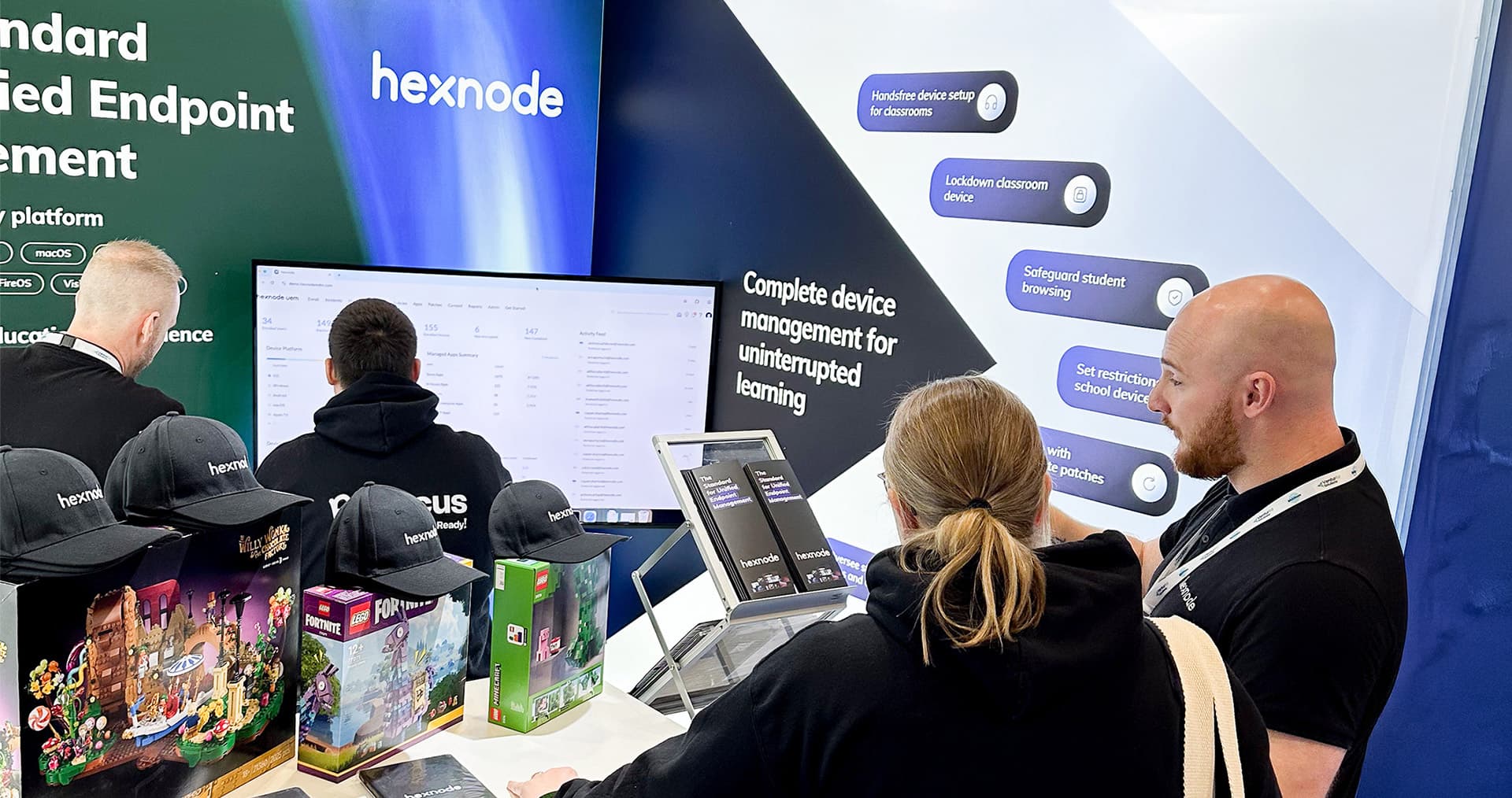 Hexnode's sales executive interacting with attendees at SAA Show 2025