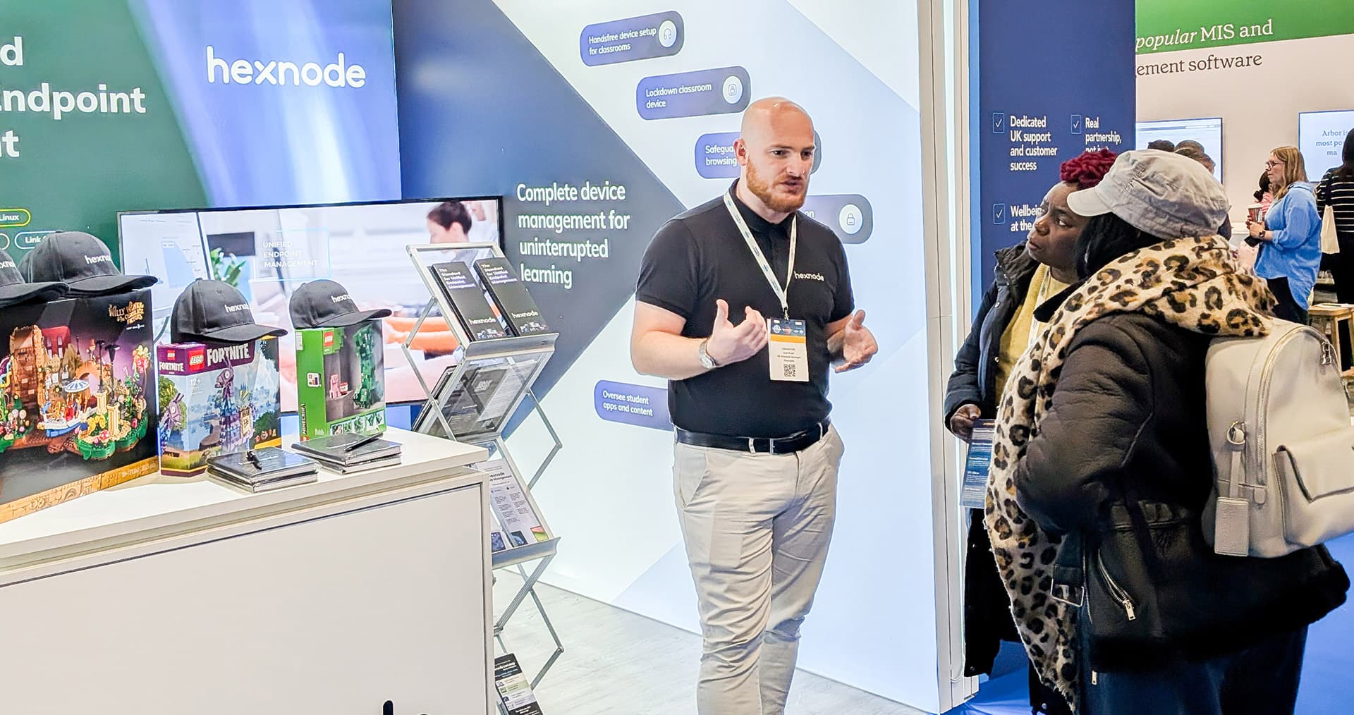 Hexnode's sales executive interacting with attendees at SAA Show 2025