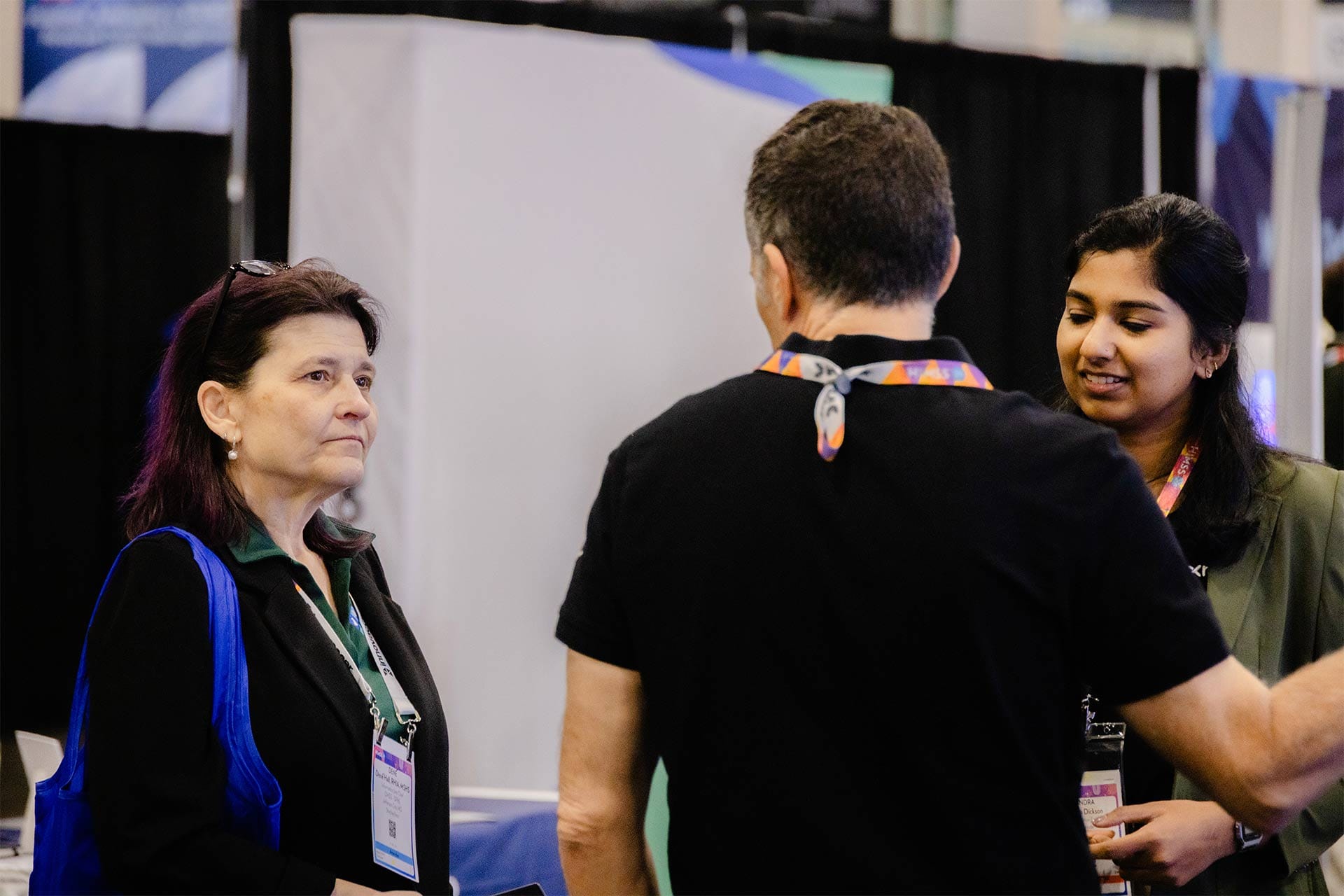 Hexnode sales executive with a customer at HIMSS25