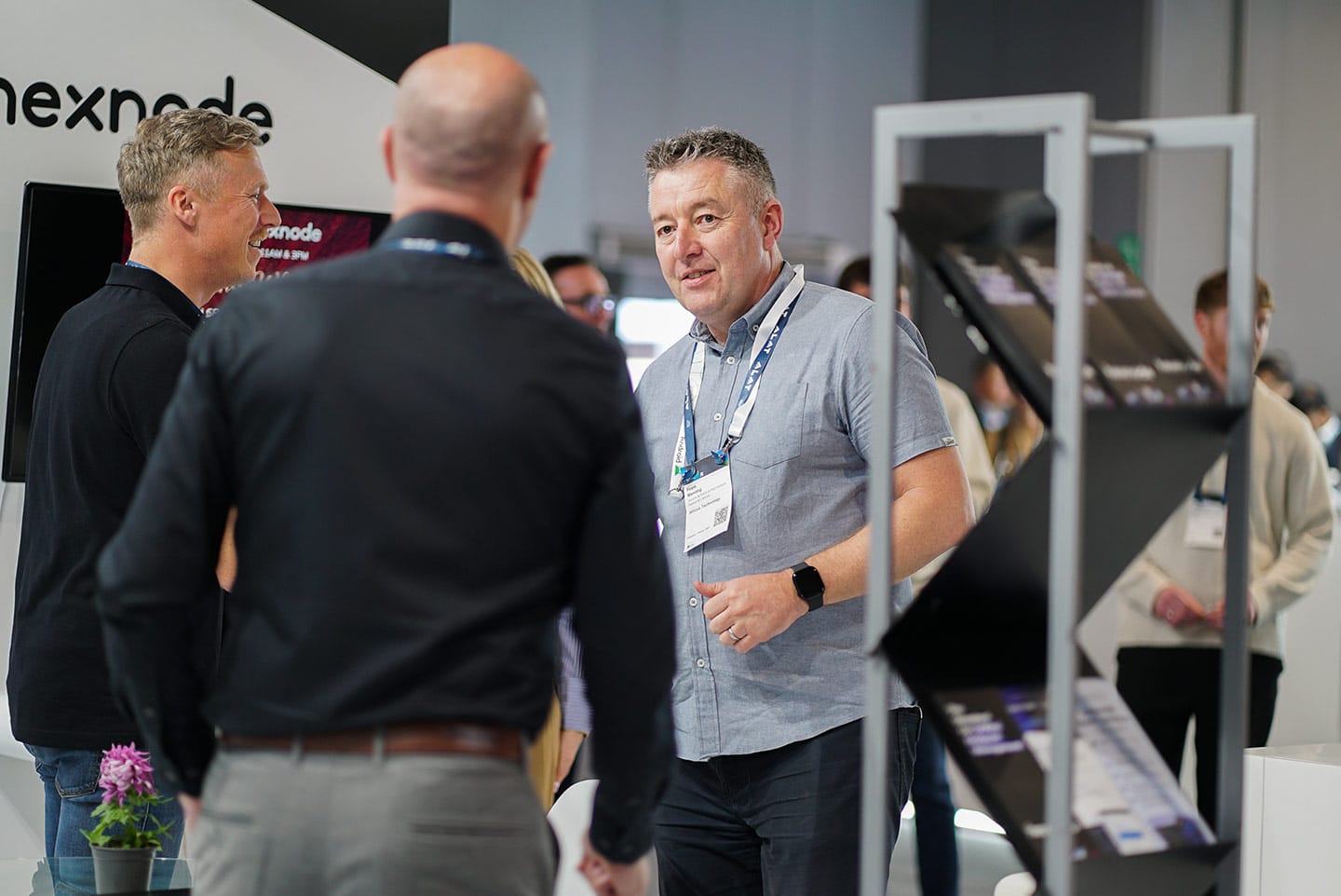 Hexnode sales executive with a customer at MWC25