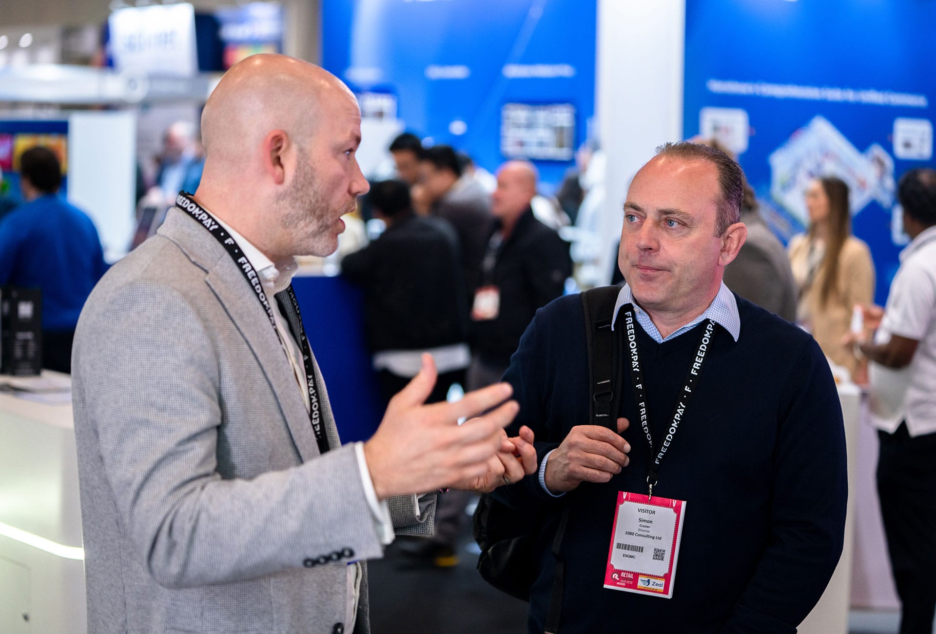 Hexnode sales rep with a customer at RTS25
